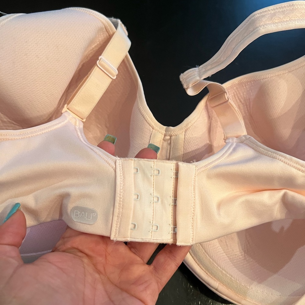 Bali Women's Soft Pink Comfort Bra - Picture 5 of 5